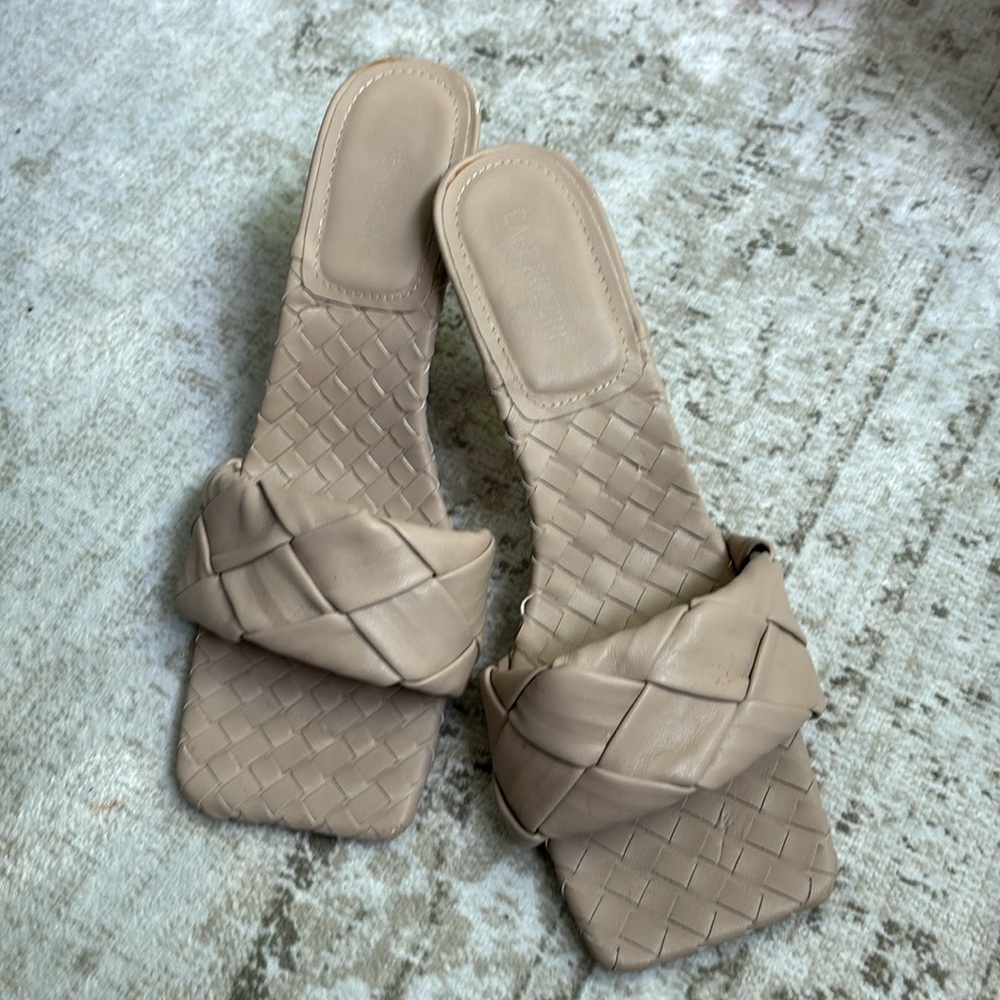 Mules like bottega veneta